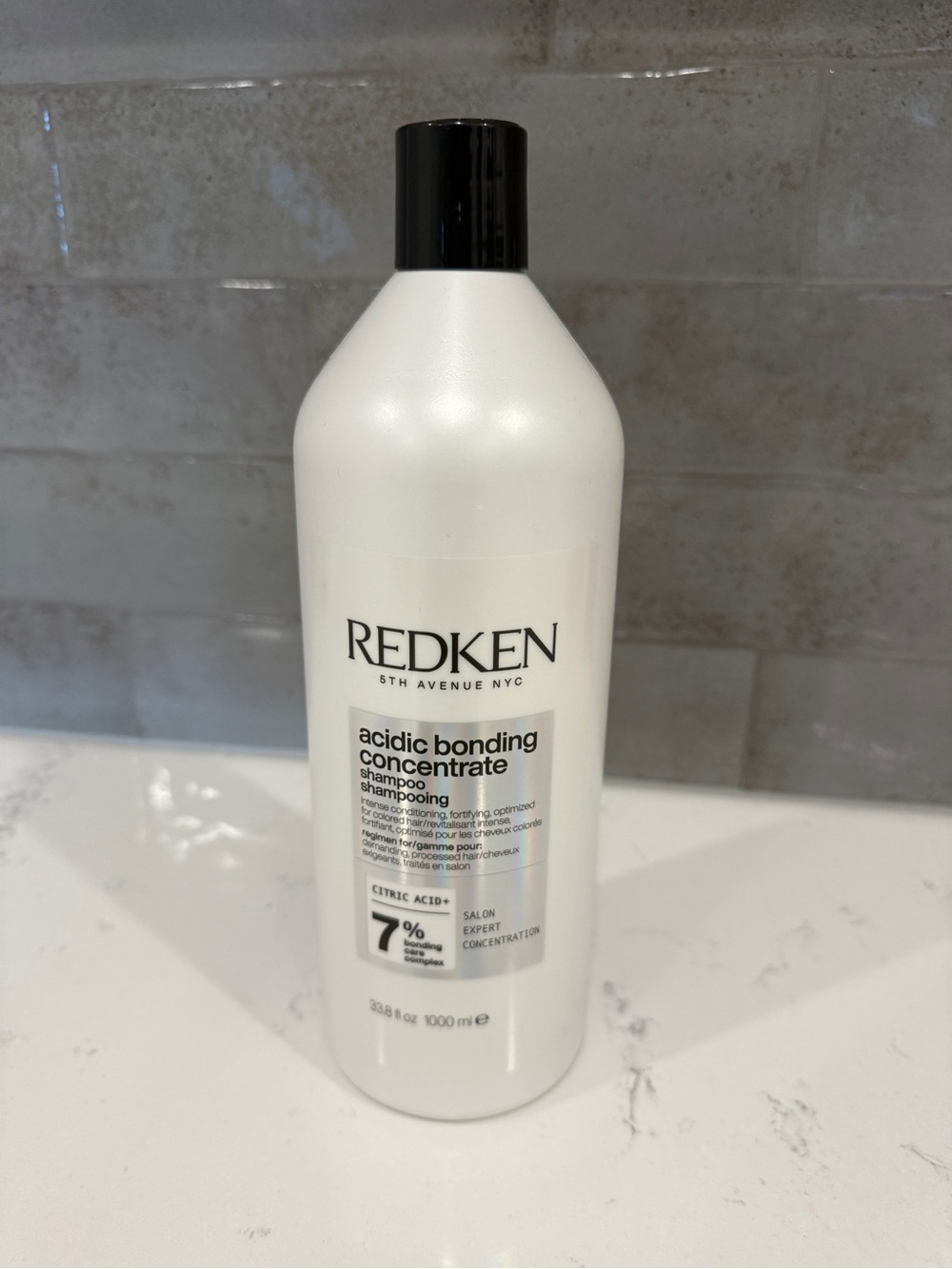 Redken Acidic Bonding Concentrate Shampoo - White and Black